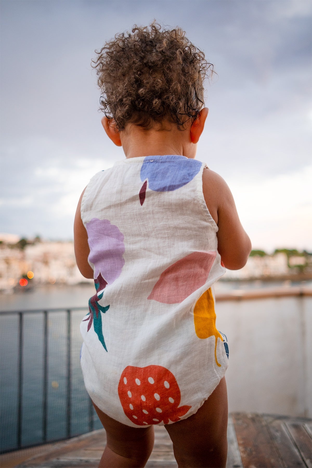 Fruit Salad Bebé Tank Onesie Lino