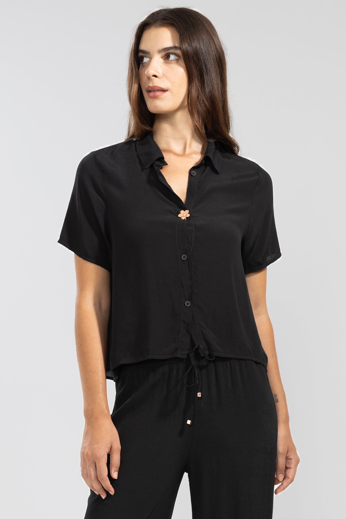 Camisa Manga Corta Negro
