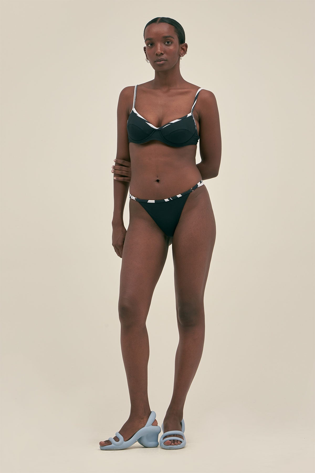 Top Bikini Silvi Rib Negro - Polonio Uruguay